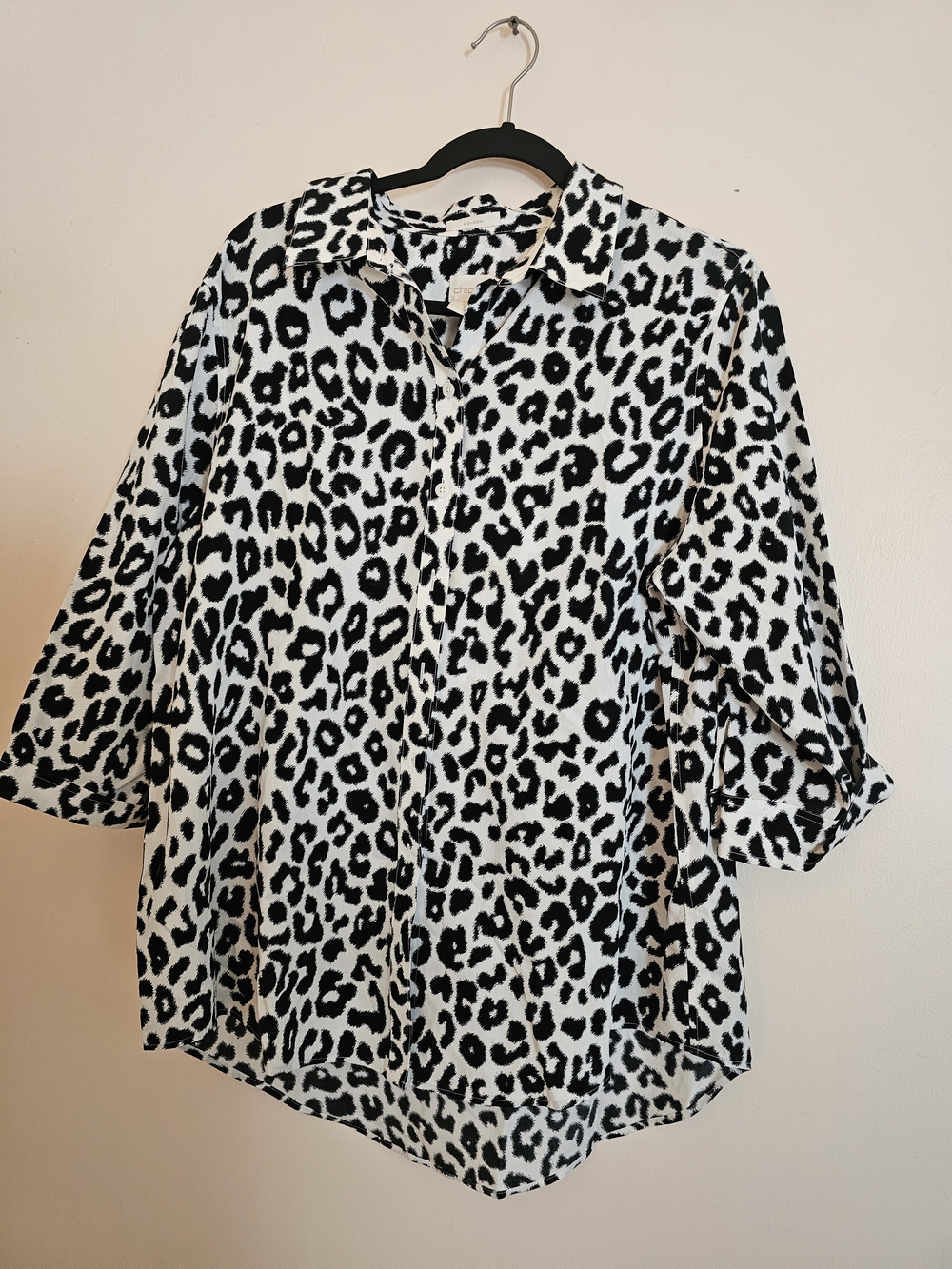 Chico's Non Iron Sz 3 XL/1X Black and White Leopard Print Button-Down Blouse